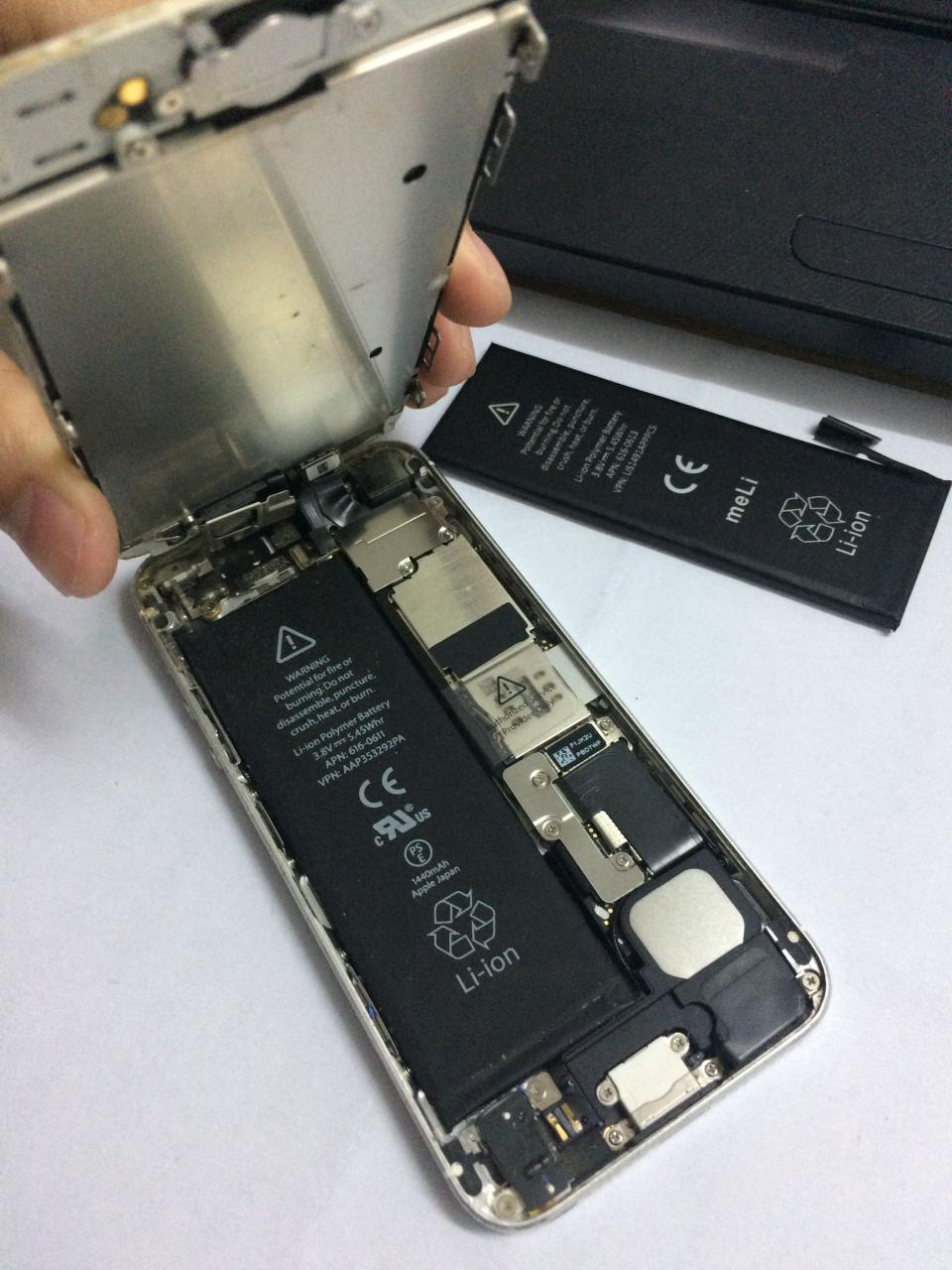 iphone5更换电池实拍