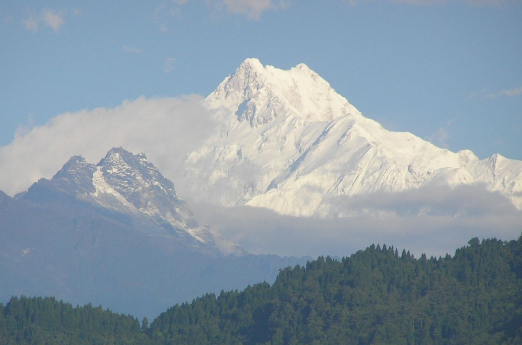 世界第三高峰是什么峰，在哪个国家（世界上第三高山）